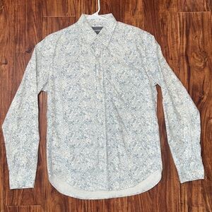 Bonobos men’s medium slim fit button down. Blue floral pattern.